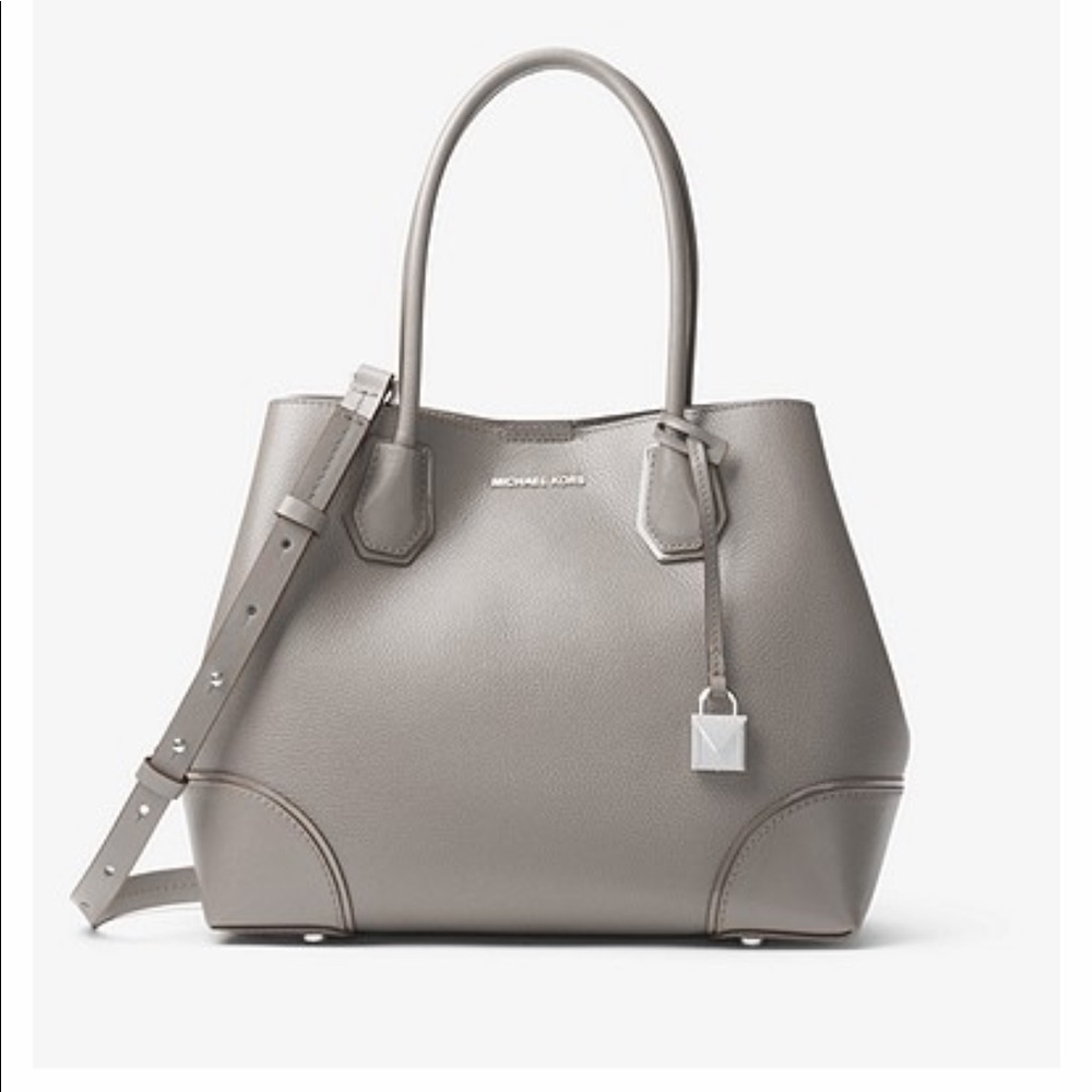 This beautiful great condition Micheal Kors Bag